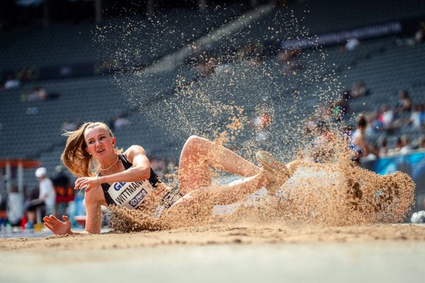 Kira Wittmann (LG Goettingen) im Dreisprung waehrend der deutschen Leichtathletik-Meisterschaften im Olympiastadion am 25.06.2022 in Berlin